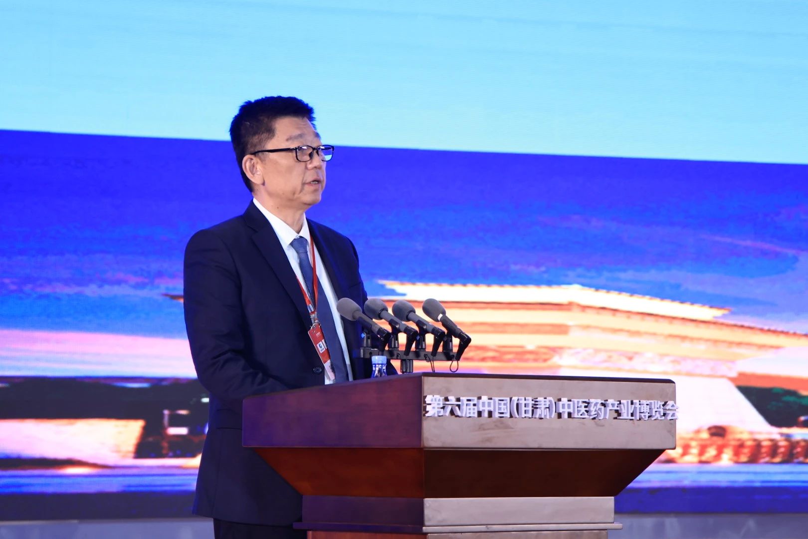  筑鏈強(qiáng)基，揚(yáng)子江藥業(yè)集 